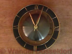 wandel-antik-02312-elegante-wanduhr